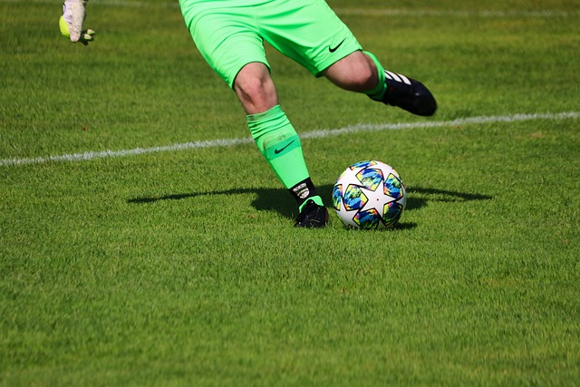 巴黎签下22岁法兰克福中卫帕乔，转会费4000万欧+浮动.